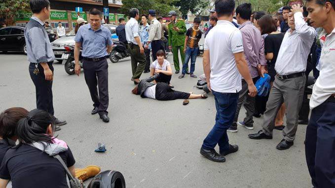 ha noi: xe z100 tong 2 nu 'ninja' bay 5m gay tranh cai - 4